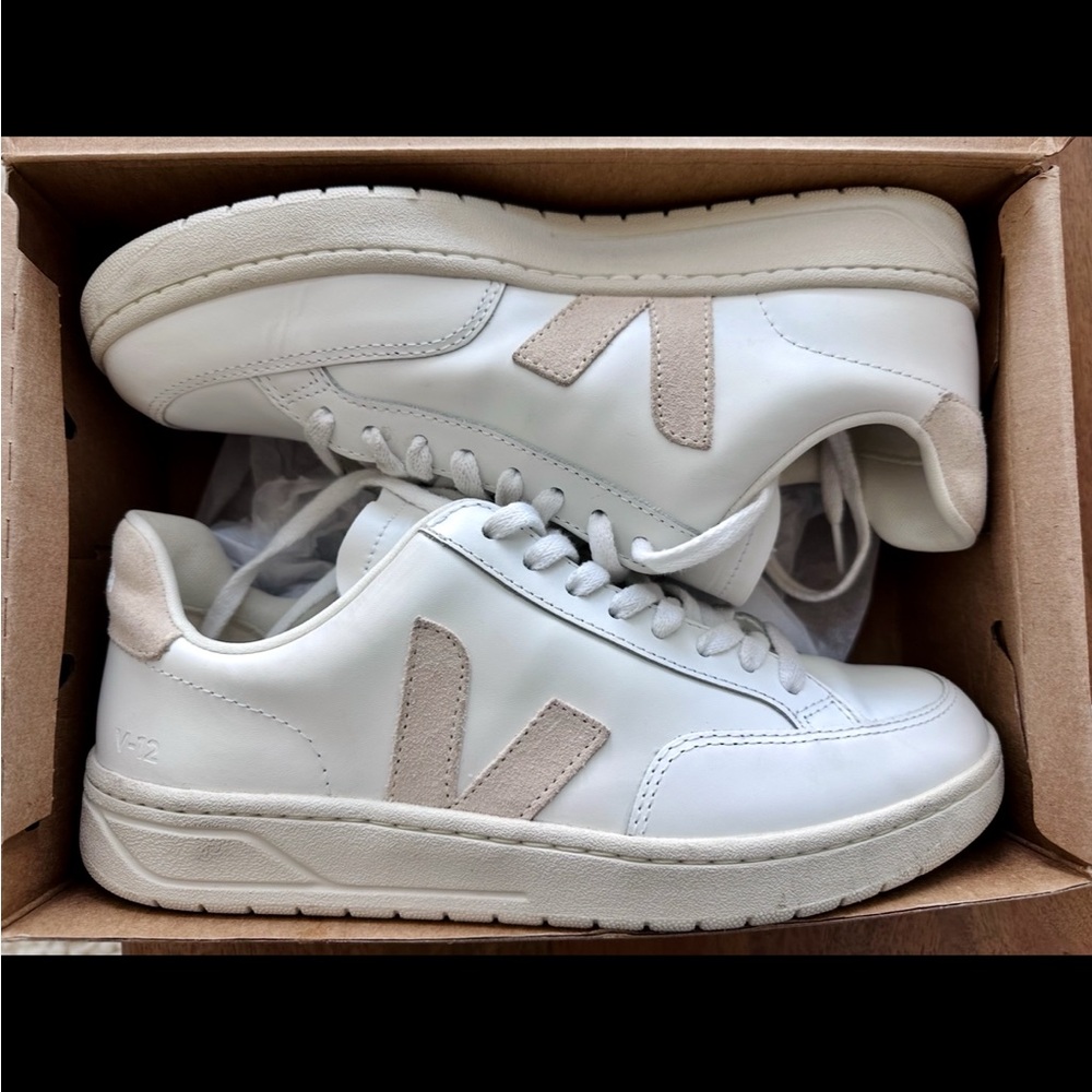Veja V-12 Women's White and Cream Sneakers -extra white sable